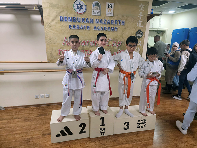 مدرسة حسني عرار للكراتيه وفنون القتال تتألق في بطولة كأس الناصرة القطرية 2025